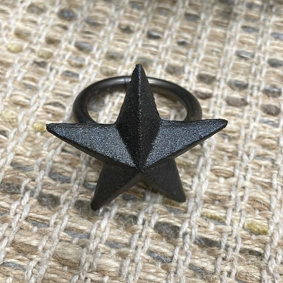 Set of 6 Rustic Metal Hand Forged Stars Napkin Rings - Picture 9 of 10